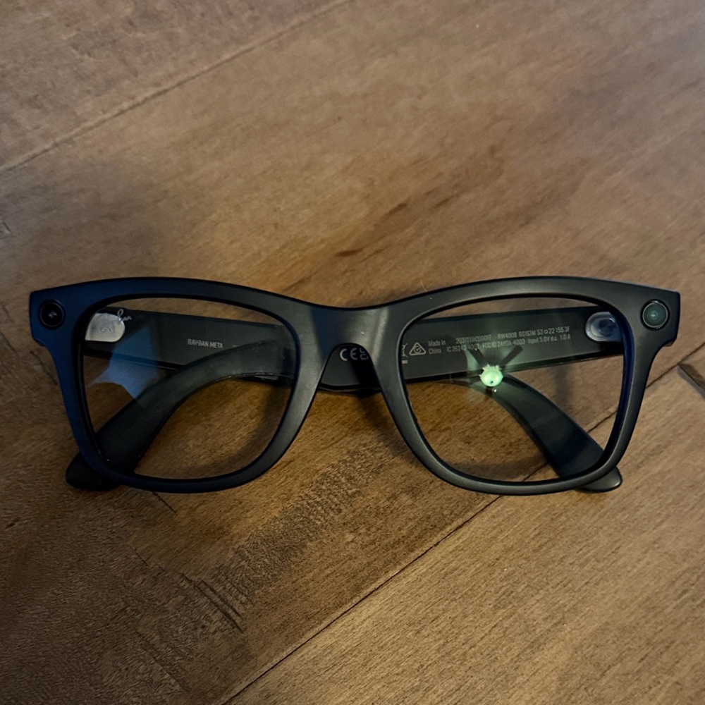 Ray-Ban Meta Glasses Wayfarer Transition Lenses Large Generation 1